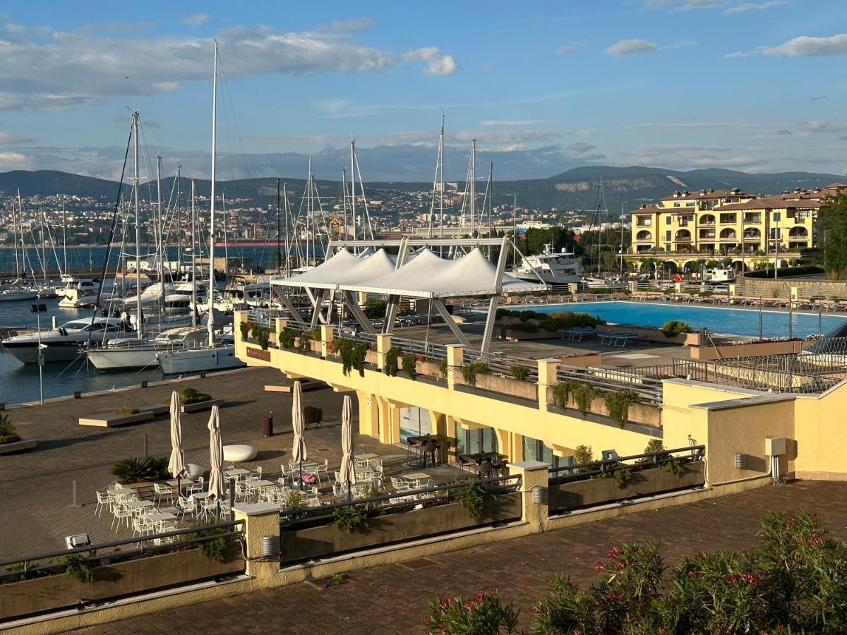 Al Porticciolo Apartamento Múggia Exterior foto